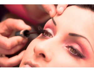 ‘aimerai faire ressortir le vert de mes yeux grâce au maquillage 