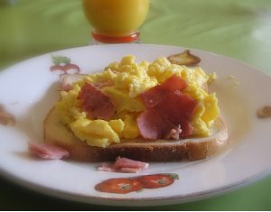 ‘aimerais des conseils pour un petit-déjeuner qui cale car je me lève très tôt !