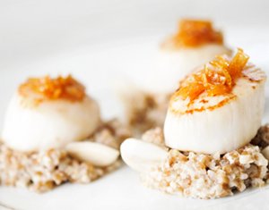 Article : noix-de-saint-jacques-roties-au-caramel-ambre-recette-de-gregory-du-diner-presque-parfait