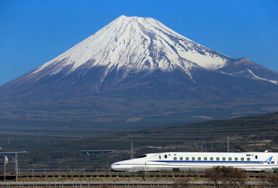 shinkansen devant le mont fuji