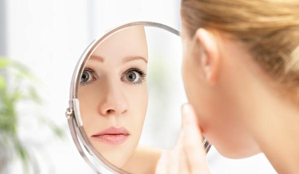 acn&eacute; boutons visage
