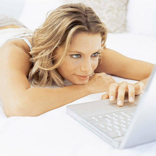 femme relation virtuelle