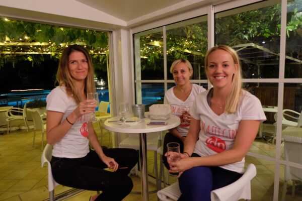yog'n wine aix en provence set club