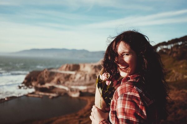 femme-sourire-plage