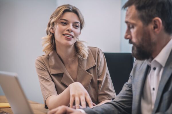 signes qu’une femme vous veut comme amant